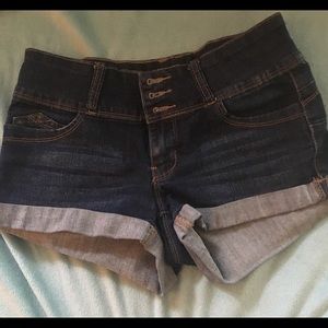 GUESS DENIM SHORTS: Size 27